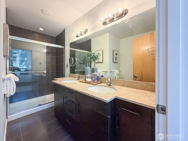 4917 39th Avenue S, Seattle, WA 98118