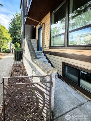 4917 39th Avenue S, Seattle, WA 98118