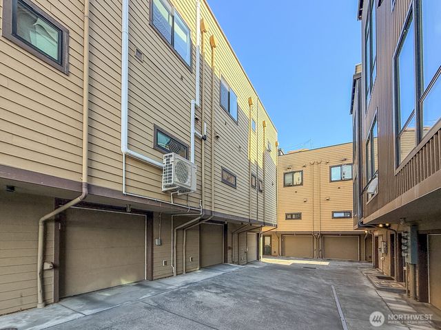 4917 39th Avenue S, Seattle, WA 98118