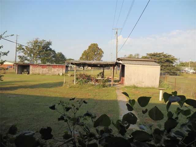 411 S A Street, Davis, OK 73030