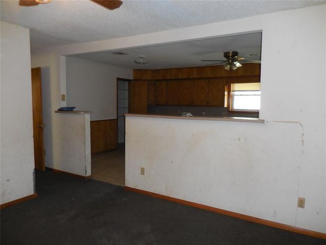 411 S A Street, Davis, OK 73030