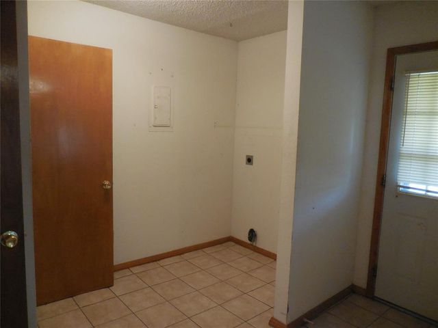 411 S A Street, Davis, OK 73030