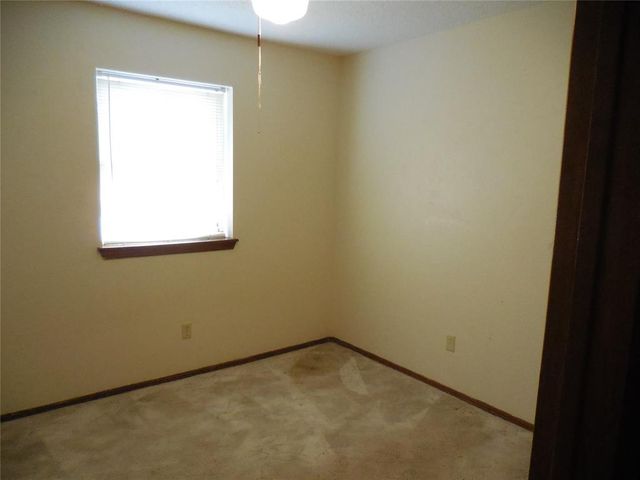 411 S A Street, Davis, OK 73030