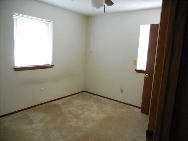 411 S A Street, Davis, OK 73030