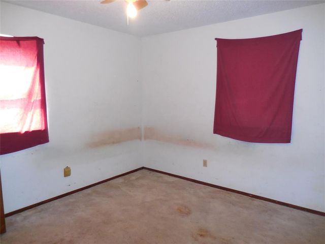 411 S A Street, Davis, OK 73030