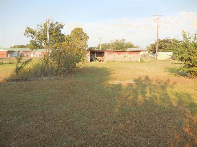 411 S A Street, Davis, OK 73030