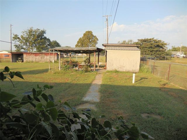 411 S A Street, Davis, OK 73030