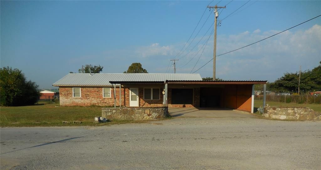411 S A Street, Davis, OK 73030