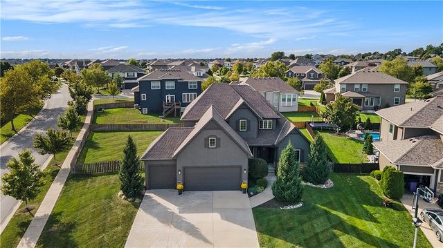 16488 S SUMMERTREE Lane, Olathe, KS 66062
