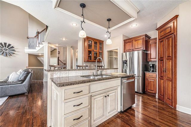 16488 S SUMMERTREE Lane, Olathe, KS 66062