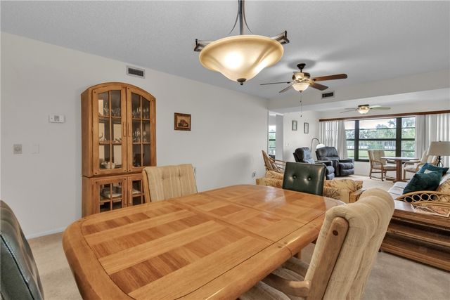30 Plantation Drive 205, Vero Beach, FL 32966