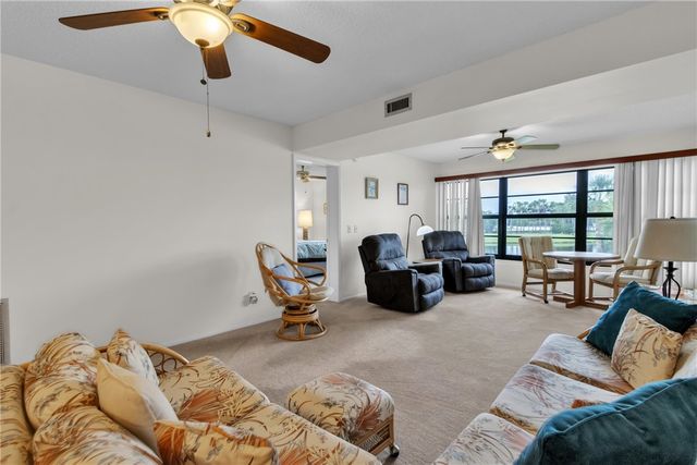 30 Plantation Drive 205, Vero Beach, FL 32966
