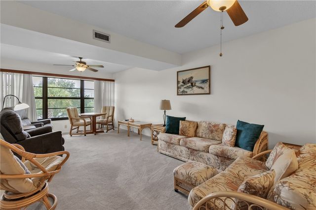 30 Plantation Drive 205, Vero Beach, FL 32966