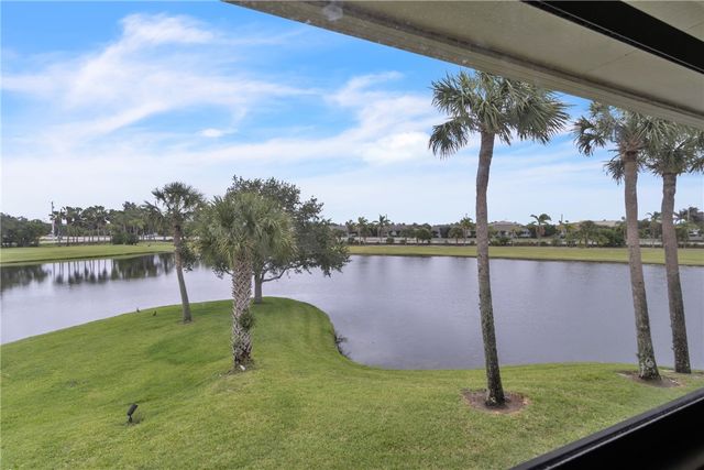 30 Plantation Drive 205, Vero Beach, FL 32966