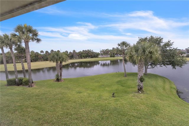 30 Plantation Drive 205, Vero Beach, FL 32966