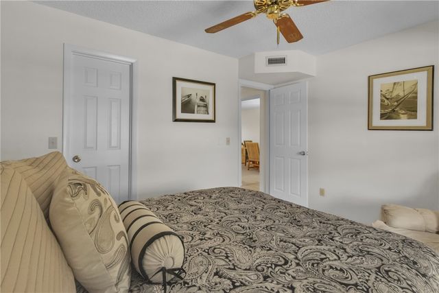 30 Plantation Drive 205, Vero Beach, FL 32966