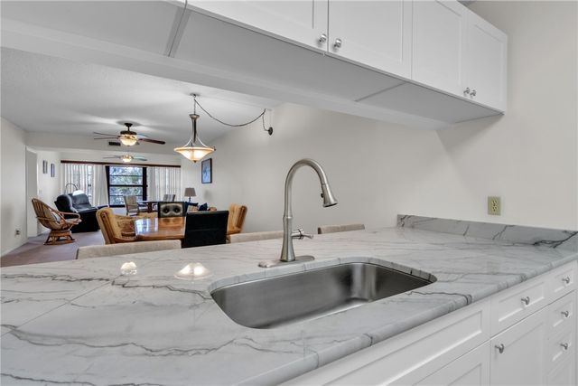 30 Plantation Drive 205, Vero Beach, FL 32966