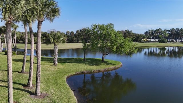 30 Plantation Drive 205, Vero Beach, FL 32966