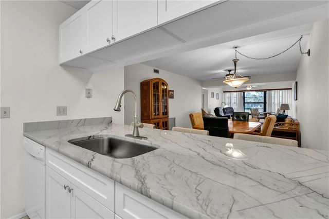 30 Plantation Drive 205, Vero Beach, FL 32966