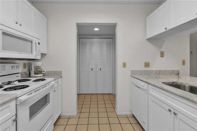 30 Plantation Drive 205, Vero Beach, FL 32966