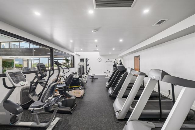 6335 W Northwest Highway 1514, Dallas, TX 75225
