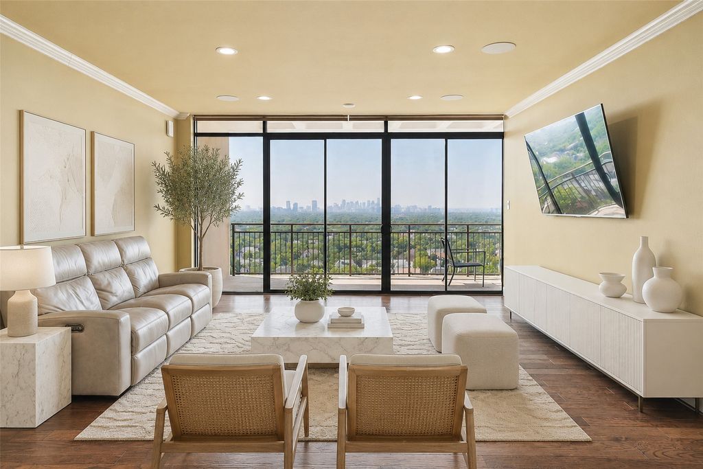6335 W Northwest Highway 1514, Dallas, TX 75225