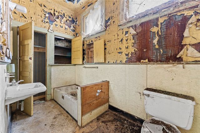 2526 Perrysville Ave, Perry Hilltop, PA 15214