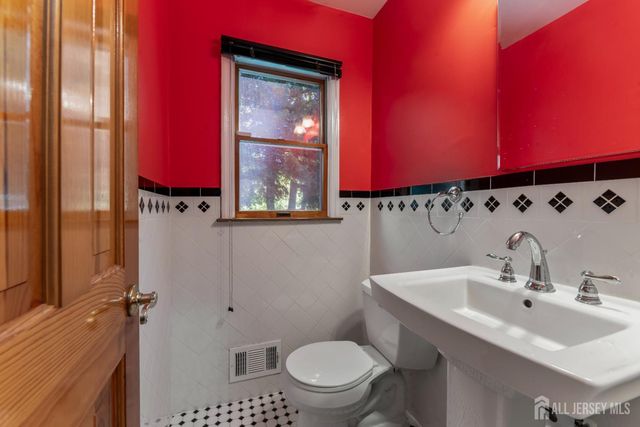 2 Brookside Court, East Brunswick, NJ 08816