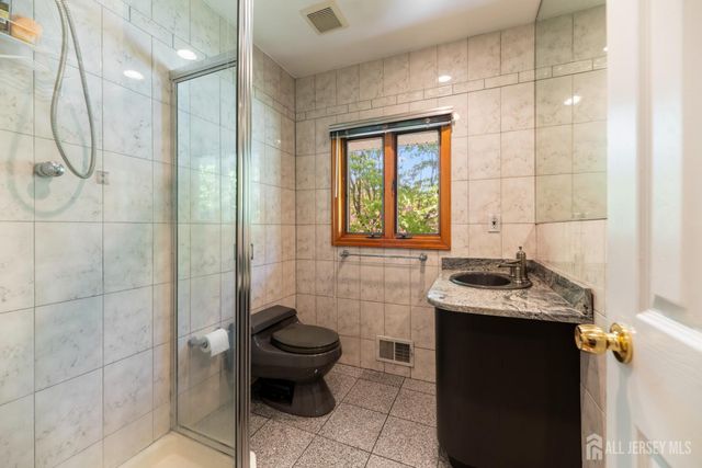 2 Brookside Court, East Brunswick, NJ 08816