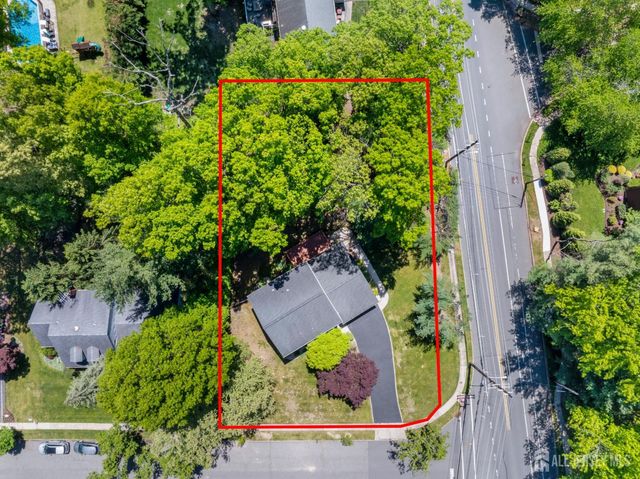 2 Brookside Court, East Brunswick, NJ 08816
