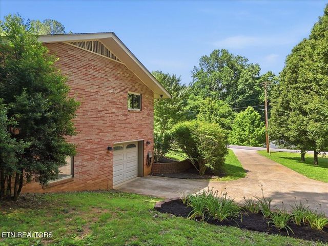 3304 SW Timberlake Drive, Knoxville, TN 37920