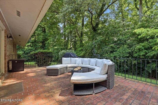 3304 SW Timberlake Drive, Knoxville, TN 37920