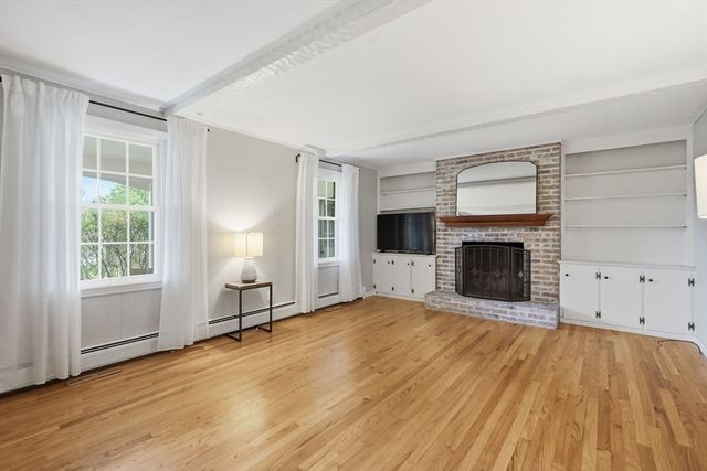 27 Eastwood Dr, Wilbraham, MA 01095