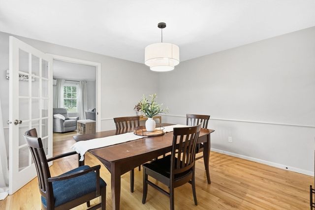 27 Eastwood Dr, Wilbraham, MA 01095