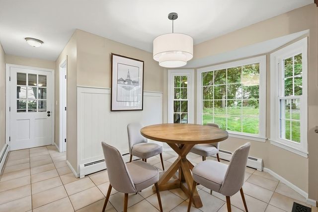 27 Eastwood Dr, Wilbraham, MA 01095