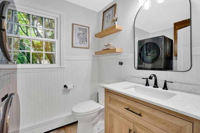 27 Eastwood Dr, Wilbraham, MA 01095