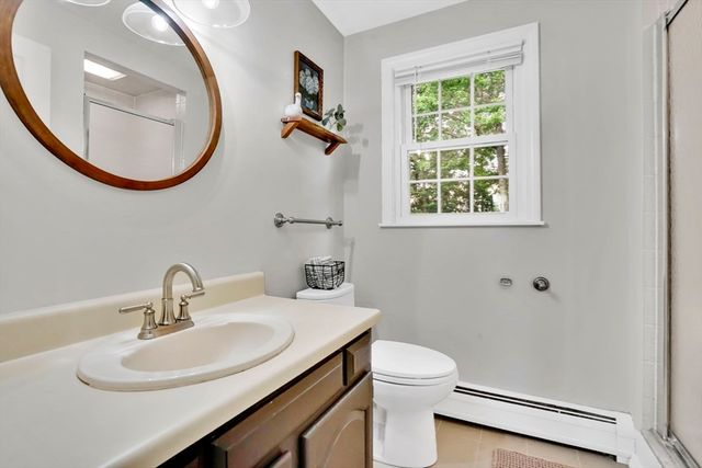 27 Eastwood Dr, Wilbraham, MA 01095