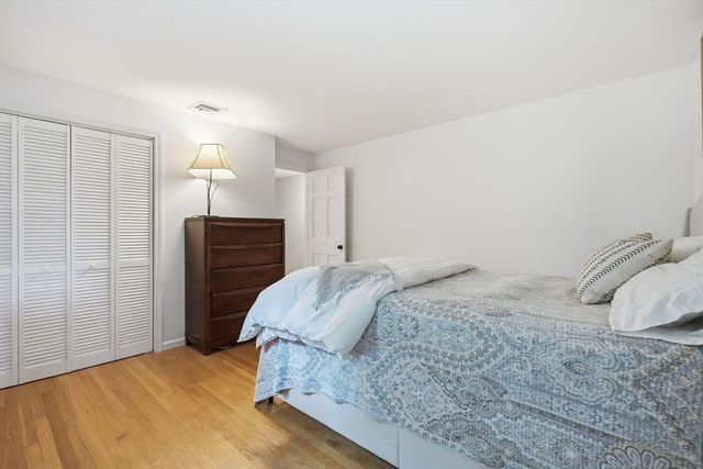 27 Eastwood Dr, Wilbraham, MA 01095