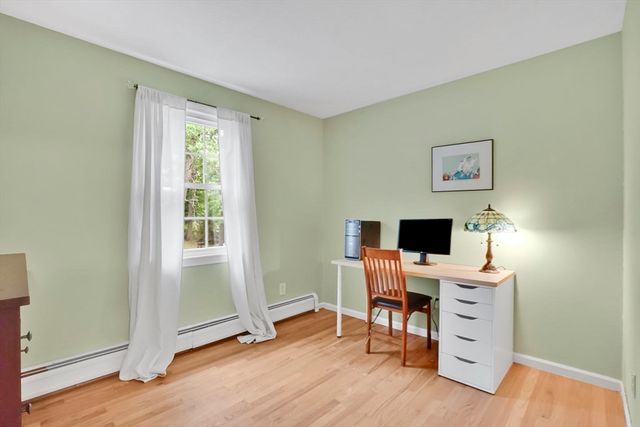 27 Eastwood Dr, Wilbraham, MA 01095