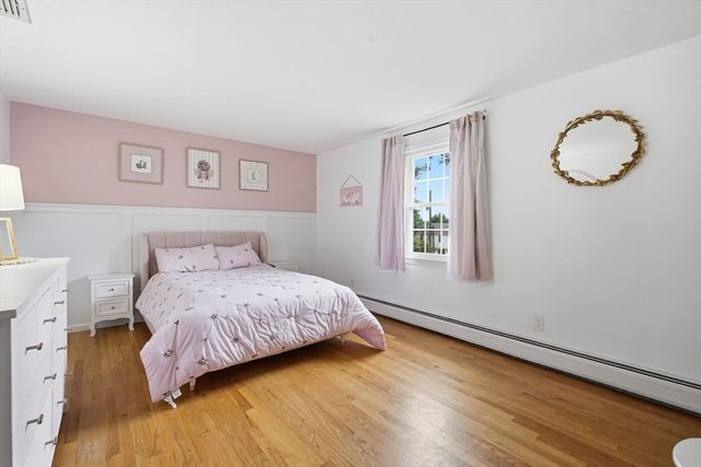 27 Eastwood Dr, Wilbraham, MA 01095