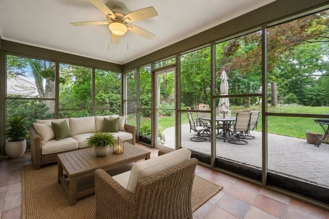 27 Eastwood Dr, Wilbraham, MA 01095