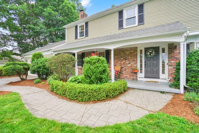 27 Eastwood Dr, Wilbraham, MA 01095