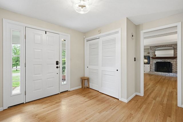 27 Eastwood Dr, Wilbraham, MA 01095