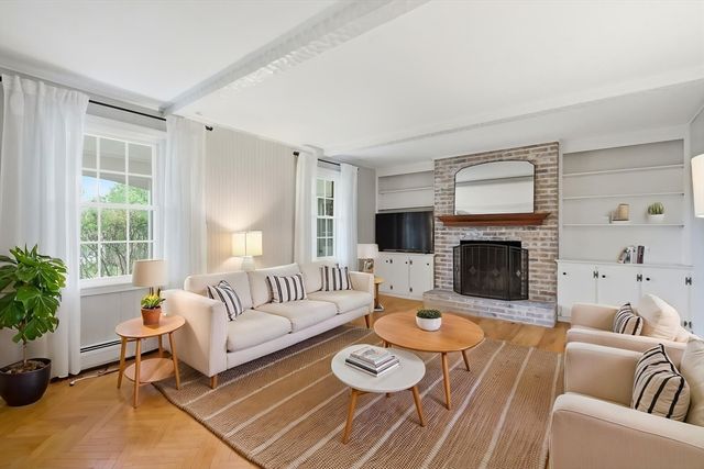 27 Eastwood Dr, Wilbraham, MA 01095