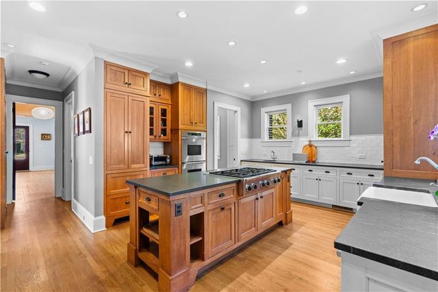 979 Springdale NE Road, Atlanta, GA 30306