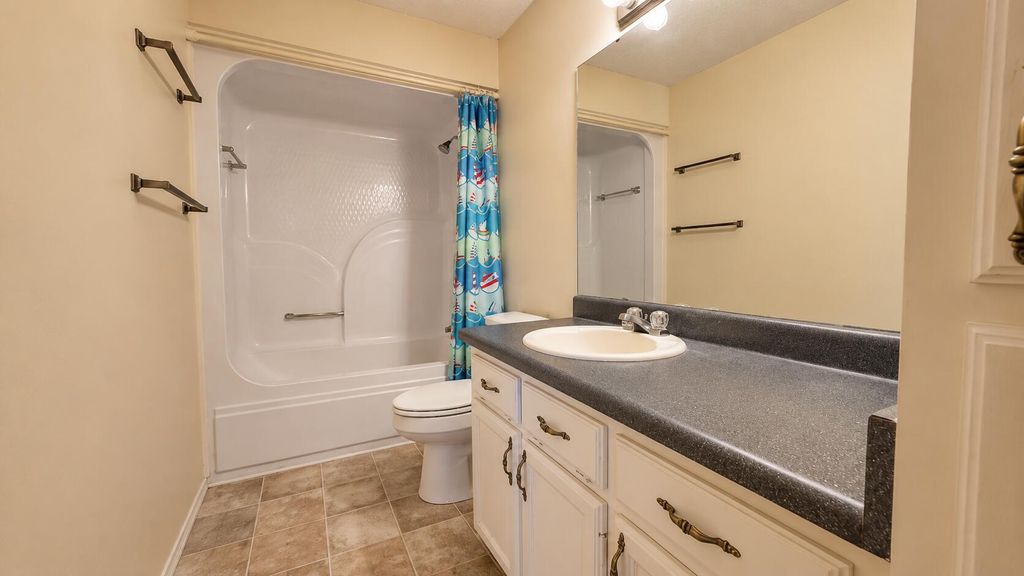 Image 8 of property listing at 8165 Hackberry Lane, San Angelo, TX 76901