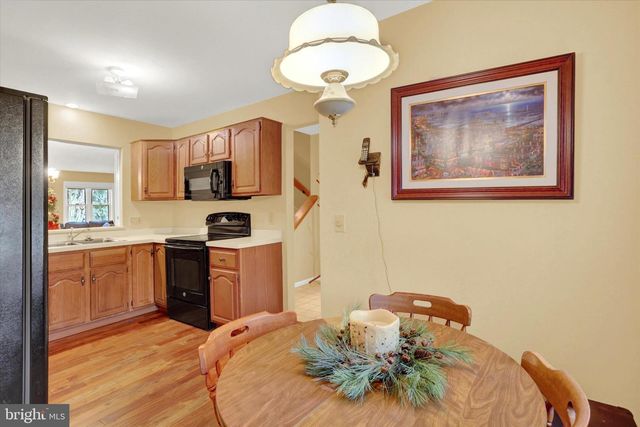 24 WOODLAND EST, Lebanon, PA 17042