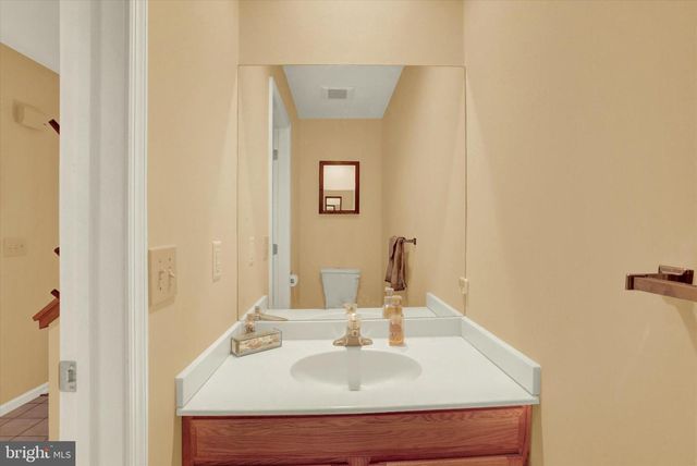 24 WOODLAND EST, Lebanon, PA 17042