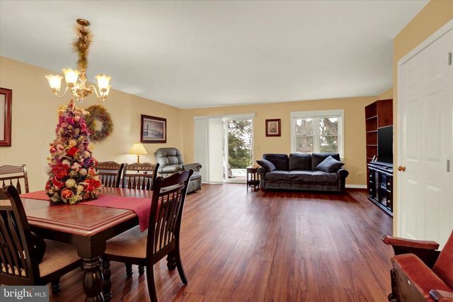 24 WOODLAND EST, Lebanon, PA 17042