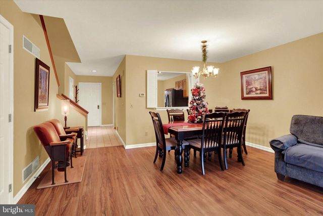 24 WOODLAND EST, Lebanon, PA 17042